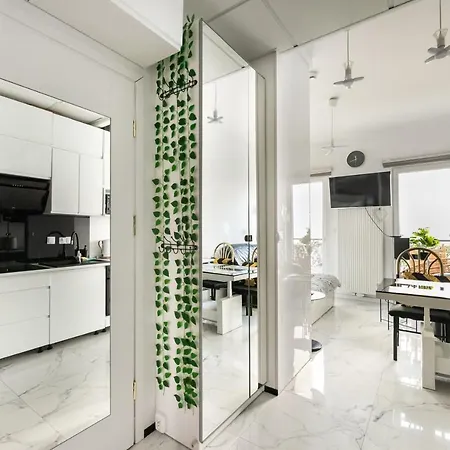 Lägenhet Wola Chic Luxury By Bookinghost